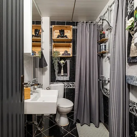 Bohemian Elly Várna