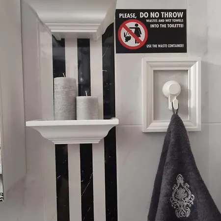 Bohemian Elly Várna