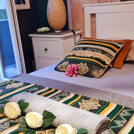 Bohemian Elly Проживання в сім'ї